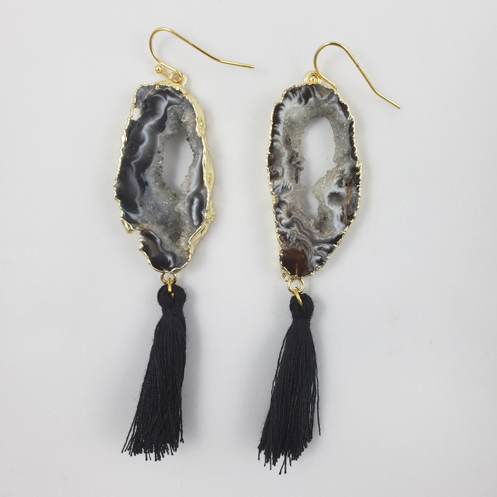 Geode slice tassel earrings (black) - Picture 6 of 7